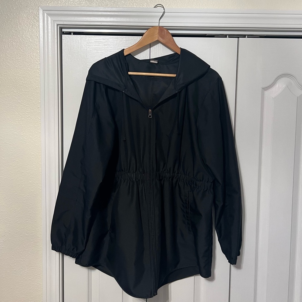 Women’s windbreaker
